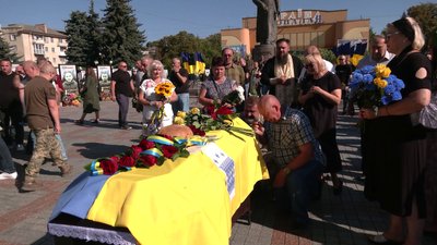 З військовими Вадимом Мулярчуком та Назаром Горецьким попрощалися у Рівному З військовими Вадимом Мулярчуком та Назаром Горецьким попрощалися у Рівному