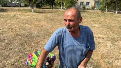 Прифронтове село евакуація люди життя руйнування окупація деокупація житель Новоселівки Віталій Батура Новоселівка Лиманська громада Донецька область 28 серпня 2024 року Прифронтове село евакуація люди життя руйнування окупація деокупація житель Новоселівки Віталій Батура Новоселівка Лиманська громада Донецька область 28 серпня 2024 року