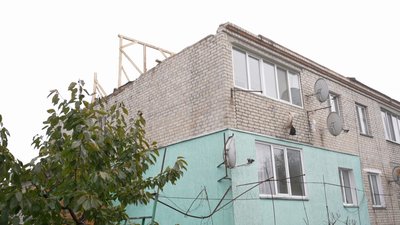 Пошкоджений багатоквартирний будинок Пошкоджений багатоквартирний будинок