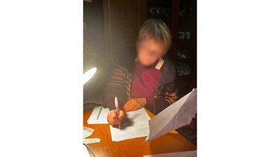 На Черкащині затримали жінку, яку підозрюють у "паспортизації" херсонців На Черкащині затримали жінку, яку підозрюють у "паспортизації" херсонців