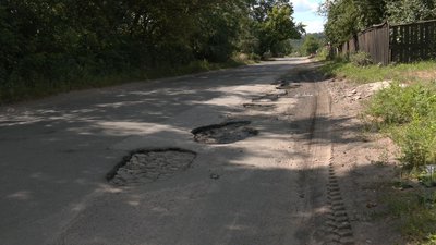 «Петляєш, як зайчик»: коли відремонтують дорогу, що пролягає через село Межиріч на Черкащині «Петляєш, як зайчик»: коли відремонтують дорогу, що пролягає через село Межиріч на Черкащині