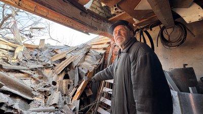 "Влупило сильно, трухануло будинок. Я аж перехрестився". Наслідки влучання БпЛА по Холодногірському району Харкова "Влупило сильно, трухануло будинок. Я аж перехрестився". Наслідки влучання БпЛА по Холодногірському району Харкова