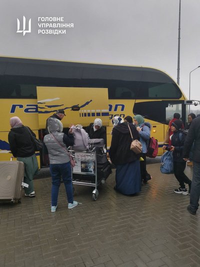 До Одеси привезуть 47 евакуюваних з Сектору Гази українців До Одеси привезуть 47 евакуюваних з Сектору Гази українців