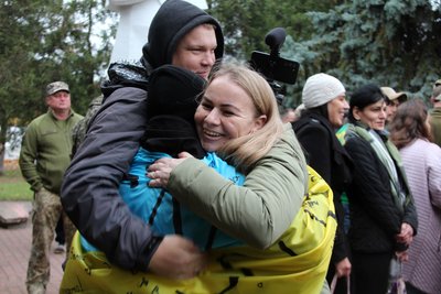 На Одещині зустріли військових, які повернулись з полону На Одещині зустріли військових, які повернулись з полону