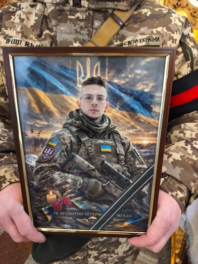 У Полтаві попрощалися із трьома воїнами, що полягли під час захисту України У Полтаві попрощалися із трьома воїнами, що полягли під час захисту України