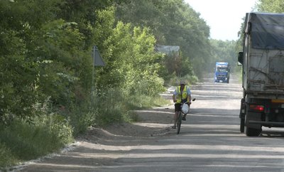 Через п'ять областей у сандалях на велосипеді, аби допомогти ЗСУ: Черкащиною проїхав полтавський волонтер Через п'ять областей у сандалях на велосипеді, аби допомогти ЗСУ: Черкащиною проїхав полтавський волонтер