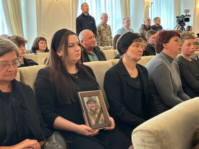 вручення нагород, учасники заходу, рідні бійців вручення нагород, учасники заходу, рідні бійців