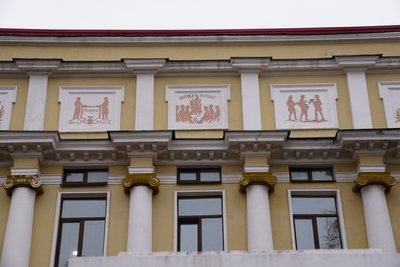 Вчителька однієї зі шкіл Дніпра заявила, що війна почалась нібито через удари України по Донбасу: що відомо Вчителька однієї зі шкіл Дніпра заявила, що війна почалась нібито через удари України по Донбасу: що відомо