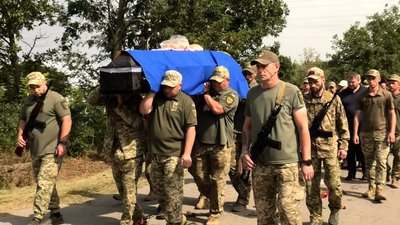 Поліг на Сумщині: на Черкащині попрощалися з військовим Поліг на Сумщині: на Черкащині попрощалися з військовим