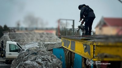Після російської атаки на Ніжинський район сапери ДСНС виявили уламки БпЛА
