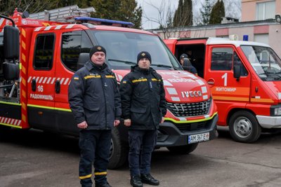 Житомирські рятувальники показали техніку, яка працює на ліквідації наслідків ракетних обстрілів армією РФ Житомирські рятувальники показали техніку, яка працює на ліквідації наслідків ракетних обстрілів армією РФ