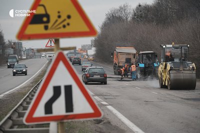 Ремонтна бригада працює на Харківщині, відновлюючи покриття однієї із міжміських автодоріг, 25 березня 2026 року Ремонтна бригада працює на Харківщині, відновлюючи покриття однієї із міжміських автодоріг, 25 березня 2026 року