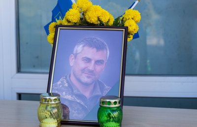 У Дніпрі відкрили меморіальну дошку полеглому на фронті зв'язківцю Олегу Малому У Дніпрі відкрили меморіальну дошку полеглому на фронті зв'язківцю Олегу Малому