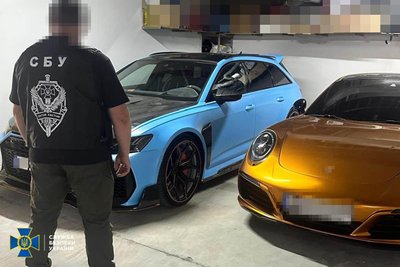 Елітні автомобілі, які виявили під час спецоперації Елітні автомобілі, які виявили під час спецоперації