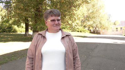Вперше за 25 років дівчата пройшли посвяту в Острозькому військовому ліцеї. Як це відбувалося Вперше за 25 років дівчата пройшли посвяту в Острозькому військовому ліцеї. Як це відбувалося