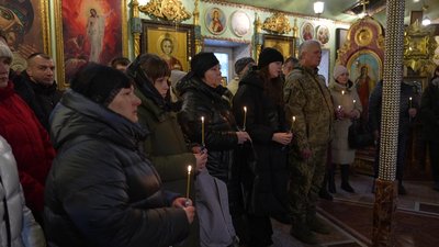 У Сумах поховали двох військових: Іллю Біланенка та Андрія Ніколаєнка У Сумах поховали двох військових: Іллю Біланенка та Андрія Ніколаєнка