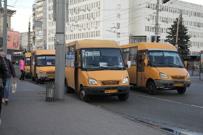 "Цензурних слів замало". Сумські маршрутки перший день виїхали за новим тарифом "Цензурних слів замало". Сумські маршрутки перший день виїхали за новим тарифом