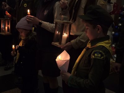 "Подолаємо світлом темряву": у Вінницю привезли Вифлеємський вогонь миру "Подолаємо світлом темряву": у Вінницю привезли Вифлеємський вогонь миру