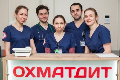 Від російської ракети у Києві загинула лікарка Охматдиту