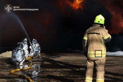 Обледенілий шолом: історія фото рятувальника з Полтавщини Обледенілий шолом: історія фото рятувальника з Полтавщини
