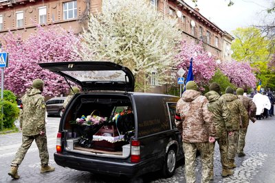 В Ужгороді попрощалися із захисником Віталієм Бичаком В Ужгороді попрощалися із захисником Віталієм Бичаком