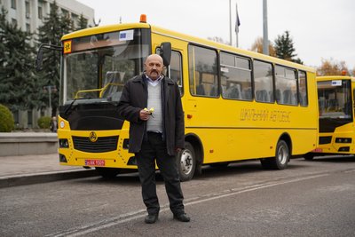 Нові шкільні автобуси передали двом ліцеям Рівненщини Нові шкільні автобуси передали двом ліцеям Рівненщини