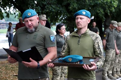В Ужгороді попрощалися із захисником, лікарем-хірургом Олегом Наконечним В Ужгороді попрощалися із захисником, лікарем-хірургом Олегом Наконечним