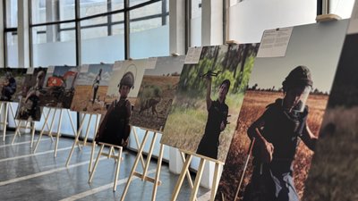 Фотовиставку "Жінки у розмінуванні" відкрили у столичній підземці Фотовиставку "Жінки у розмінуванні" відкрили у столичній підземці