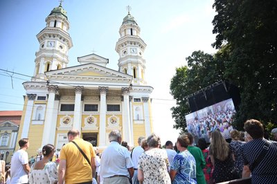 В Ужгороді висвятили нового єпископа Мукачівської греко-католицької єпархії Теодора (Мацапулу) В Ужгороді висвятили нового єпископа Мукачівської греко-католицької єпархії Теодора (Мацапулу)