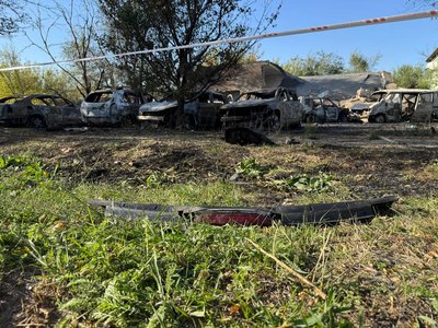 "Машини спалахнули. Диму повно було": очевидці про обстріл Запоріжжя "шахедами" 23 вересня "Машини спалахнули. Диму повно було": очевидці про обстріл Запоріжжя "шахедами" 23 вересня