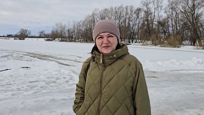 Переправа через Десну: жителі Пекарівського старостату добираються до центру кригою Переправа через Десну: жителі Пекарівського старостату добираються до центру кригою