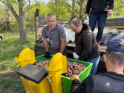 На Черкащині вирощують картоплю для жителів деокупованої Херсонщини На Черкащині вирощують картоплю для жителів деокупованої Херсонщини