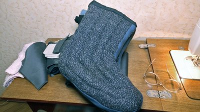 12 пенсіонерок із Волині шиють бурки для бійців 12 пенсіонерок із Волині шиють бурки для бійців