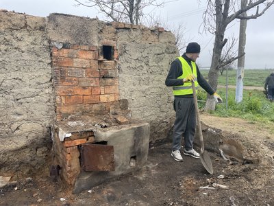 "Працюємо, щоб людям було легше". Волонтери "Добробату" розчищають завали у Посад-Покровському на Херсонщині "Працюємо, щоб людям було легше". Волонтери "Добробату" розчищають завали у Посад-Покровському на Херсонщині