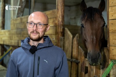 Коні, спокій і довіра: як ветерани-прикордонники на Одещині проходять реабілітацію Коні, спокій і довіра: як ветерани-прикордонники на Одещині проходять реабілітацію
