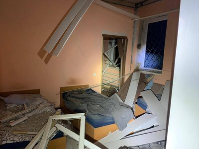 РФ вдарила керованою авіабомбою по пожежній частині Вовчанської громади: поранений водій РФ вдарила керованою авіабомбою по пожежній частині Вовчанської громади: поранений водій