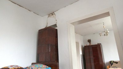 Без вікон та дверей. Як у селі на Франківщині мешкають люди після ракетного обстрілу РФ Без вікон та дверей. Як у селі на Франківщині мешкають люди після ракетного обстрілу РФ