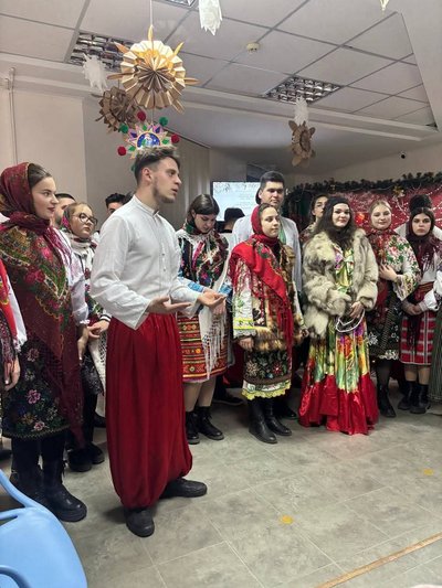 Студенти Буковини наколядували майже 300 тисяч гривень на підтримку військових Студенти Буковини наколядували майже 300 тисяч гривень на підтримку військових