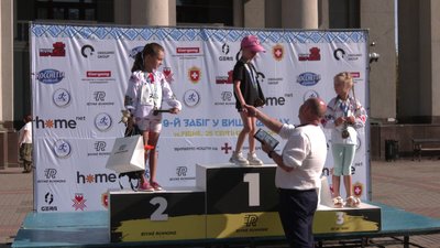 У Рівному відбувся дев'ятий благодійний забіг у вишиванках: як це було і скільки зібрали для ЗСУ У Рівному відбувся дев'ятий благодійний забіг у вишиванках: як це було і скільки зібрали для ЗСУ