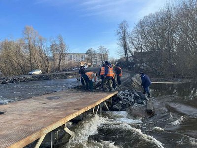 У Малині на Житомирщині через підняття рівня води в річці затопило пішохідну переправу – вода продовжує прибувати У Малині на Житомирщині через підняття рівня води в річці затопило пішохідну переправу – вода продовжує прибувати