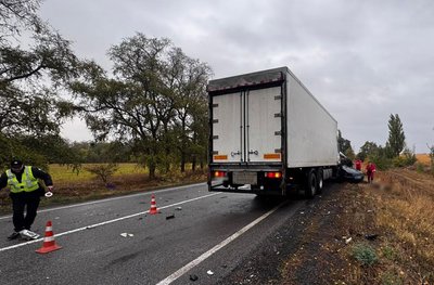 Загинули водій і пасажирка: на Черкащині легковик зіштовхнувся з вантажівкою Загинули водій і пасажирка: на Черкащині легковик зіштовхнувся з вантажівкою