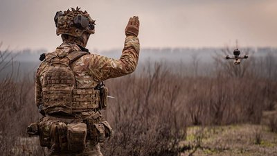 «Пишаюся тим, що нищу ворога»: історія 21-річного оператора FPV-дронів 25-ї бригади на позивний «Біня» «Пишаюся тим, що нищу ворога»: історія 21-річного оператора FPV-дронів 25-ї бригади на позивний «Біня»