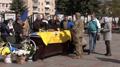 З солдатами Андрієм Мельником та Дмитром Рожковим попрощалися у Рівному З солдатами Андрієм Мельником та Дмитром Рожковим попрощалися у Рівному