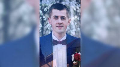 На Чернігівщині поховали трьох бійців ЗСУ, які боронили Україну На Чернігівщині поховали трьох бійців ЗСУ, які боронили Україну