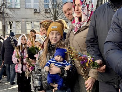 У Вербну неділю житомиряни прийшли до храмів освячувати гілочки верби