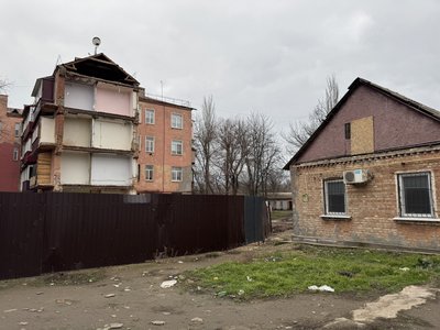 Під'їзд демонтували, газу нема. Як живуть мешканці будинку в Кривому Розі, куди торік у Святвечір влучила ракета РФ Під'їзд демонтували, газу нема. Як живуть мешканці будинку в Кривому Розі, куди торік у Святвечір влучила ракета РФ