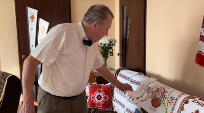 Історія пенсіонера з рівненського полісся, який з дитинства вишиває Історія пенсіонера з рівненського полісся, який з дитинства вишиває