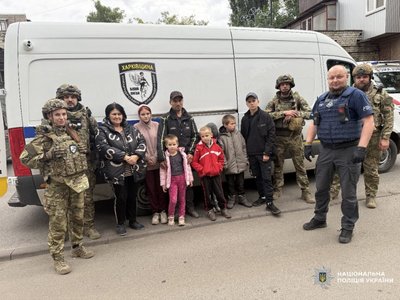 З Куп'янщини евакуювали родину з шістьма дітьми