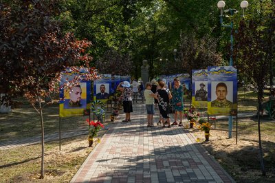 Алею Слави відкрили у центрі Малинівки на Харківщині до Дня пам‘яті захисників Алею Слави відкрили у центрі Малинівки на Харківщині до Дня пам‘яті захисників
