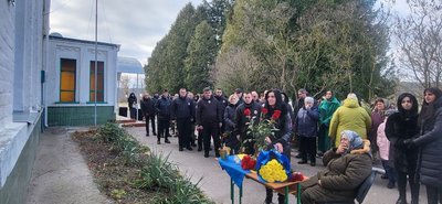 На Черкащині на честь загиблого поліцейського відкрили пам'ятну дошку На Черкащині на честь загиблого поліцейського відкрили пам'ятну дошку